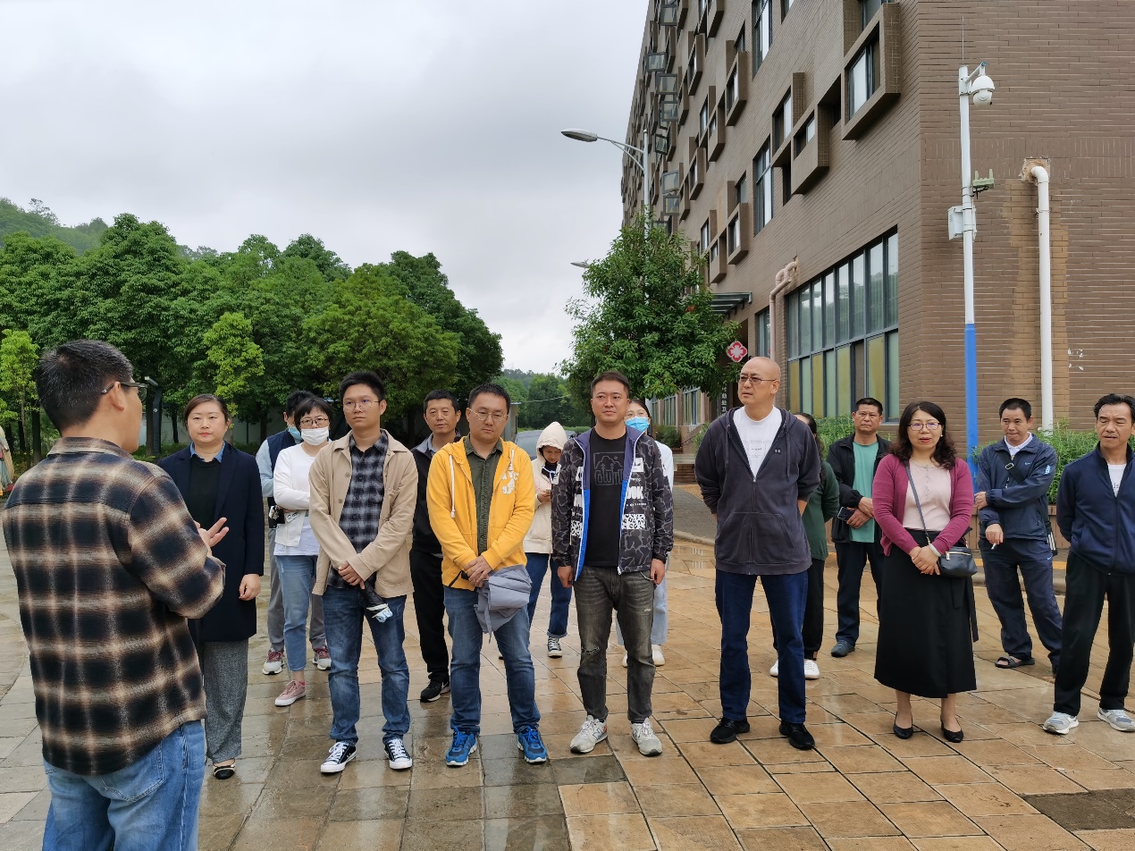 何斌老师进行点评